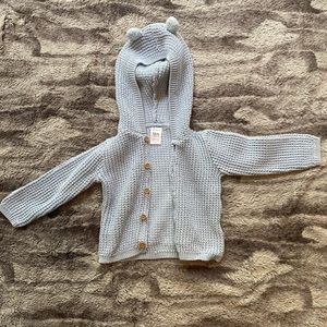 🌈3/20$ 12month Carter’s baby sweater with ears